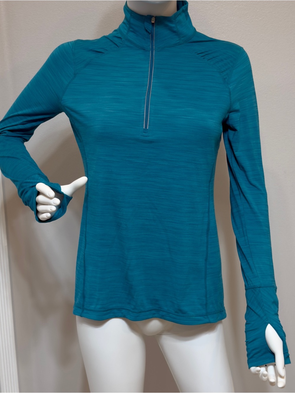 Kirkland Signature Blue Long Sleeve Athletic Top Medium. Used